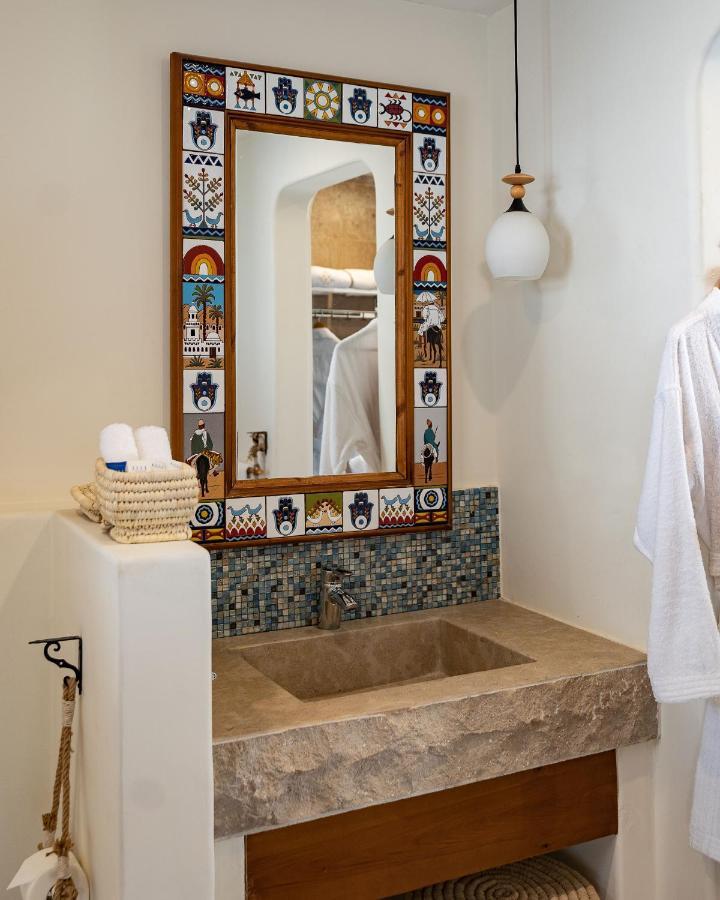 Benben By Dhara Hotels - Adults Only Aswan Buitenkant foto Bathroom at the Hotel